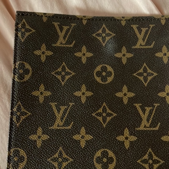 Louis Vuitton Toiletry Pouch 26 - Picture 3 of 12